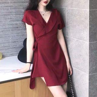 V-neck Short-sleeve Tie-waist A-line Dress