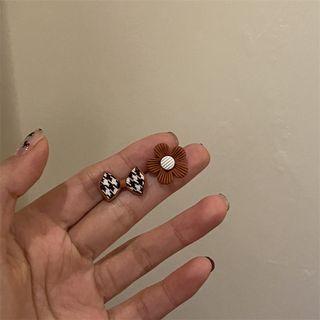 Flower Bow Asymmetrical Alloy Earring 1 Pair - Asymmetric - Coffee & Black & White - One Size