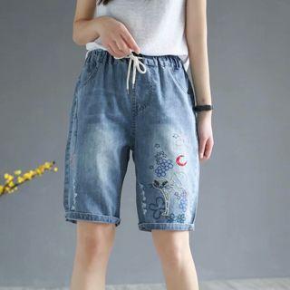Cat Embroidered Straight Leg Denim Shorts