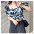 Distressed Wide Leg Jeans / Short-sleeve Print Cropped Blouse