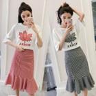 Set: Applique Short-sleeve T-shirt + Mermaid Hem Gingham Midi Skirt