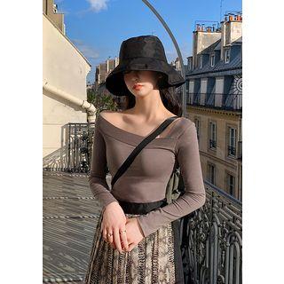 Off-shoulder Slim Top