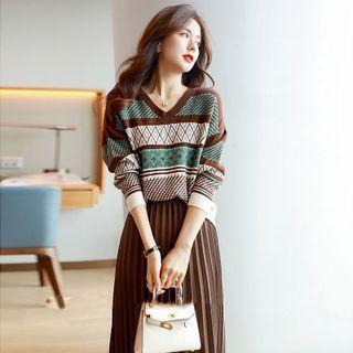 V-neck Patterned Sweater / Accordion Pleat Midi A-line Skirt / Set
