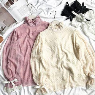 Lace Turtle-neck Puff-sleeve Blouse