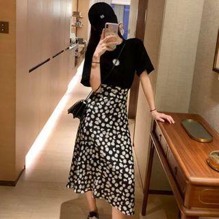 Set: Short Sleeve Daisy Print T-shirt + Printed A-line Skirt