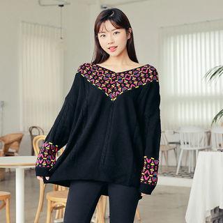 V-neck Pattern-detail Knit Top