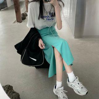 High-waist Slit Midi A-line Skirt / Short-sleeve Lettering T-shirt