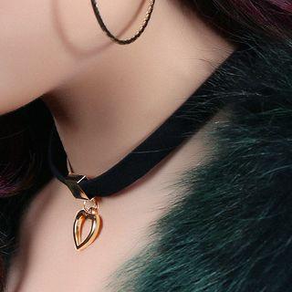 Heart Velvet Choker