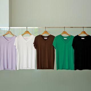 V-neck Daily Basic T-shirt