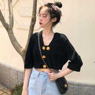 3/4-sleeve Buttoned Cropped Top