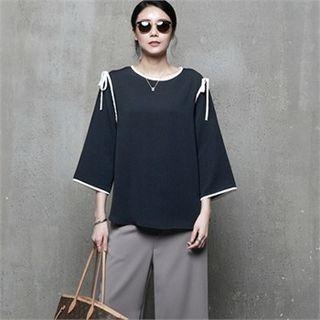 Contrast-piping Top