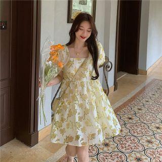Short-sleeve Square-neck Patterned Dress