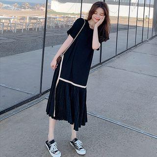 Short Sleeve Round Neck Pleated Midi T-shirt Dress