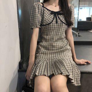 Short-sleeve Plaid Pleated Dress Black & White - One Size