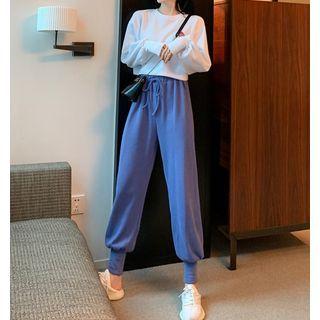 Long-sleeve Print Cropped Top / Plain Jogger Pants