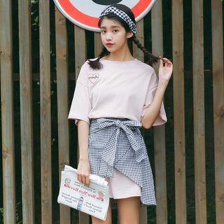 Set: Embroidered Short-sleeve T-shirt + Bow Mini Skirt