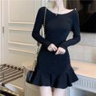 Plain U-neck Slim-fit Lettuce Edge Long-sleeve Dress