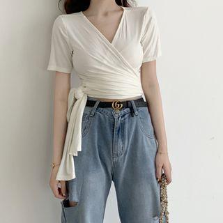 Short-sleeve Wrap Top / Wide-leg Jeans