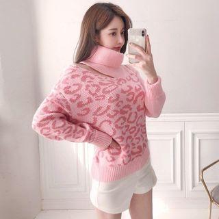 Turtle-neck Convertible Leopard Knit Top