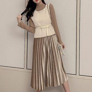 Set: Long-sleeve A-line Pleated Dress + Crew-neck Vest