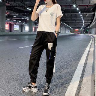Short-sleeve Logo Print T-shirt / Buckled Cargo Pants