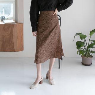 Slit-side Long Leopard Skirt