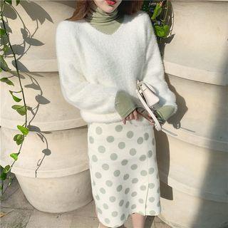 V-neck Sweater / Long-sleeve Turtleneck T-shirt / Dotted Midi Skirt