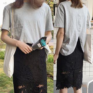 Short-sleeve Buttoned Back T-shirt