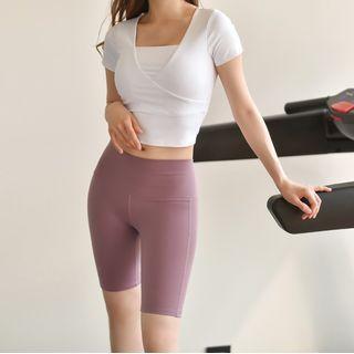 Set: Cutout-back Cropped Sports T-shirt + Biker Shorts