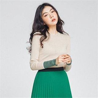 Round-neck Contrast-trim Ribbed Knit Top