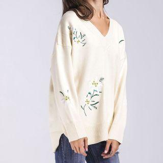 V-neck Embroidery Sweater