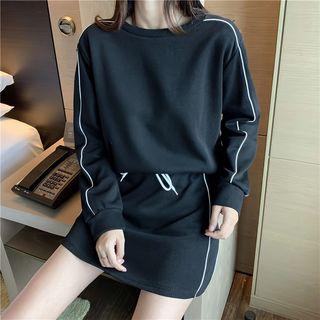 Contrasted Long-sleeved Top / Drawcord A-line Skirt