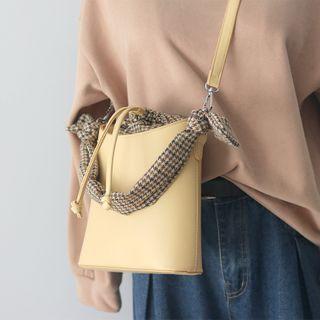 Houndstooth Handle Crossbody Bucket Bag