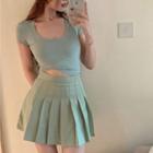 Short-sleeve Cropped Scoop-neck T-shirt / Pleated Mini A-line Skirt