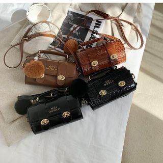 Flap Grain Crossbody Bag
