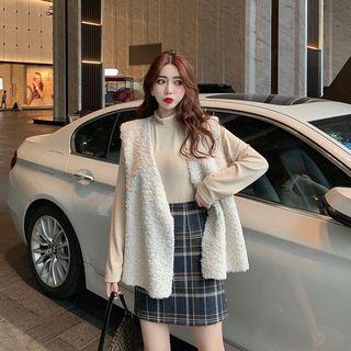 Sleeveless Shearling Vest / Long-sleeve Plain Top / High-waist Plaid Skirt