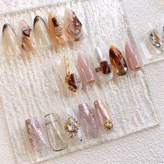 Transparent Nail Art Piece Display