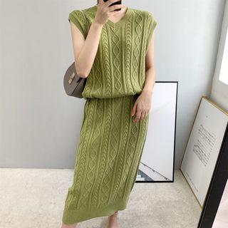 Cable-knit Sleeveless Midi Knit Dress