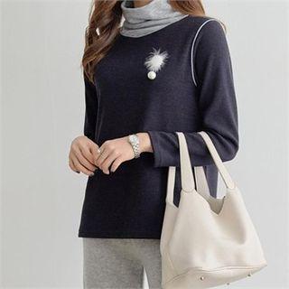 Mock-neck Contrast-trim Knit Top With Brooch
