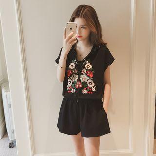 Set: Flower Embroidered Short-sleeve T-shirt + Shorts