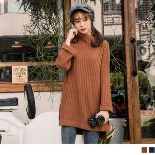 Dip-back Slit-side Ribbed Knit Top