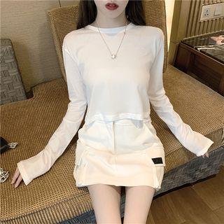 Long-sleeve Cropped T-shirt / Side-pocket Mini Skirt