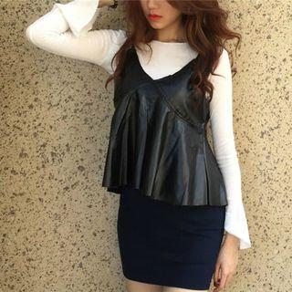 Plain Bell-sleeve T-shirt / Faux Leather Camisole Top