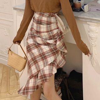 Long-sleeve Plain T-shirt / Ruffle Pencil Skirt