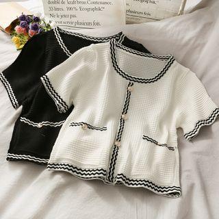 Contrasted Button-down Crop Blouse