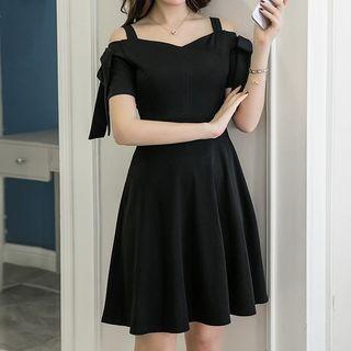 Short-sleeve Cold Shoulder Ribbon A-line Dress