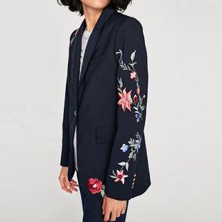 Buttoned Flower Embroidered Blazer