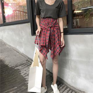 Plain Short-sleeve T-shirt / Plaid Irregular Skirt