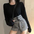 Plain Long-sleeve T-shirt / Checked Shorts