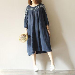 Embroidered 3/4-sleeve Midi Dress